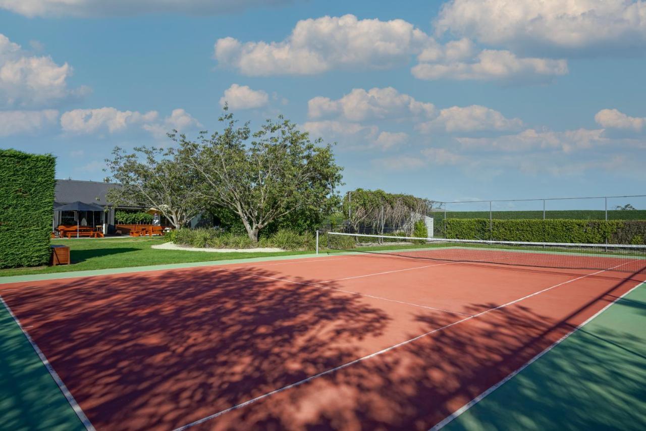 Parehua Resort Мартинборо Экстерьер фото Tennis court at the Boca Raton Resort