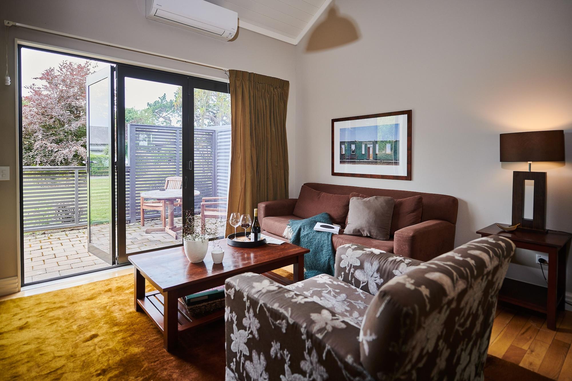 Parehua Resort Мартинборо Экстерьер фото A living room in a house