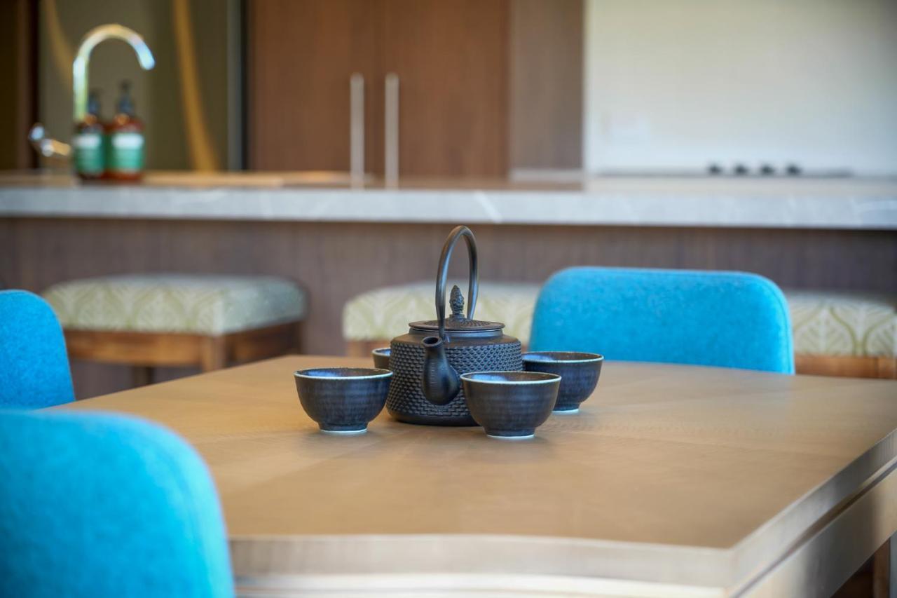 Parehua Resort Мартинборо Экстерьер фото A tea set