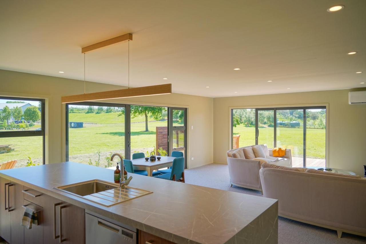 Parehua Resort Мартинборо Экстерьер фото A kitchen with a large island